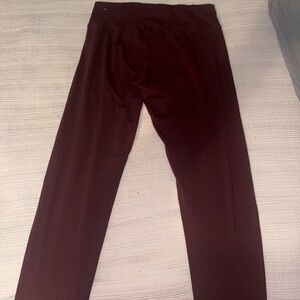 Women’s maroon/burgundy leggings